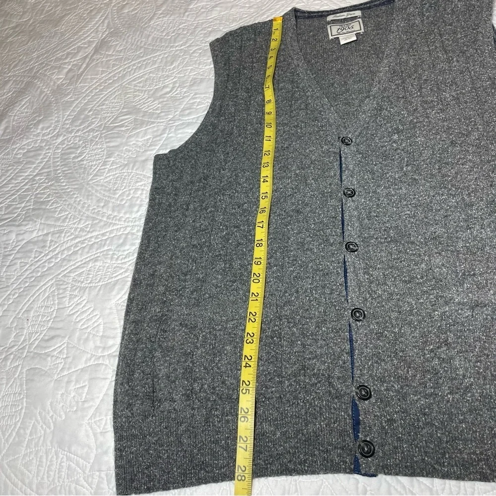 Joseph A. Bank Wool & Silk Sweater Vest Size XL 22” across chest Gray